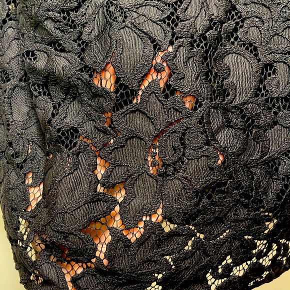 Diane von Furstenberg black lace top size 0 - Picture 4 of 4
